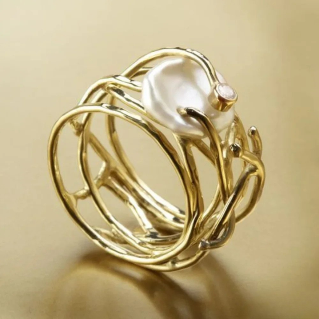 Anillo dorado vintage con perla
