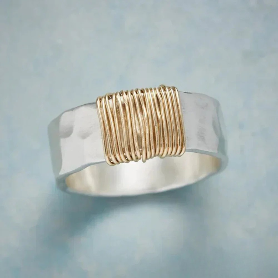Anillo de Plata con Hilo Dorado Vintage