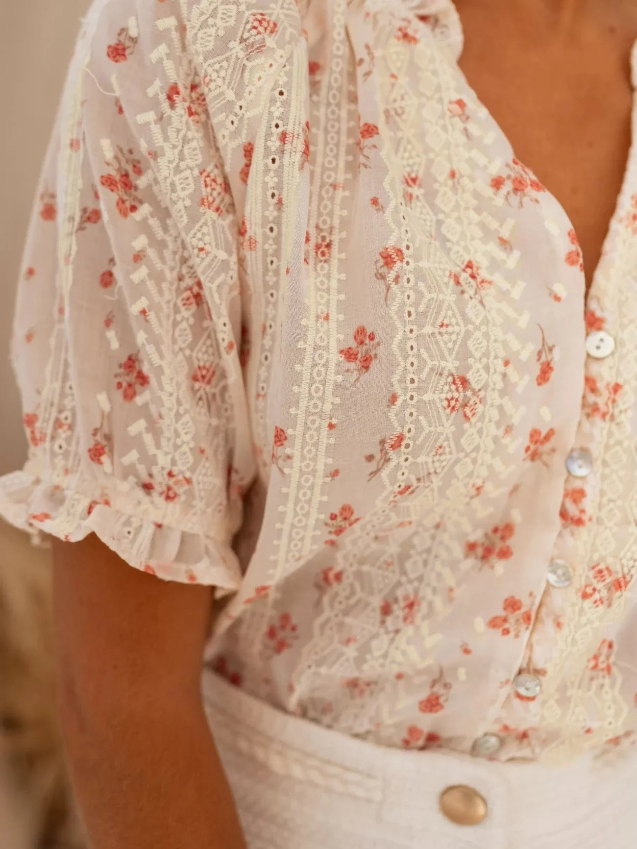 ELINA™ | LA BLUSA DE FLORES