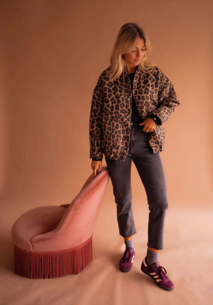 LEONA™ | La Chaqueta Bomber de Leopardo